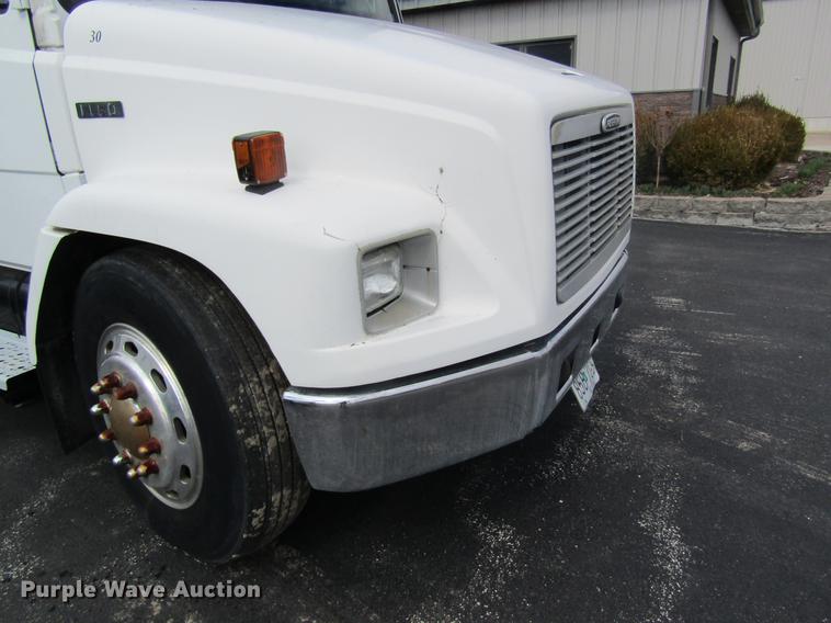 image for item DC4424 2001 Freightliner FL60 refrigerated van truck