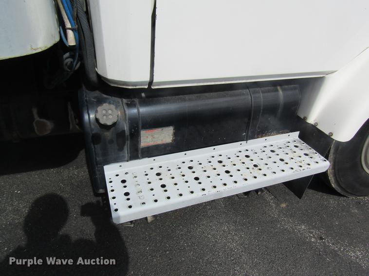 image for item DC4424 2001 Freightliner FL60 refrigerated van truck