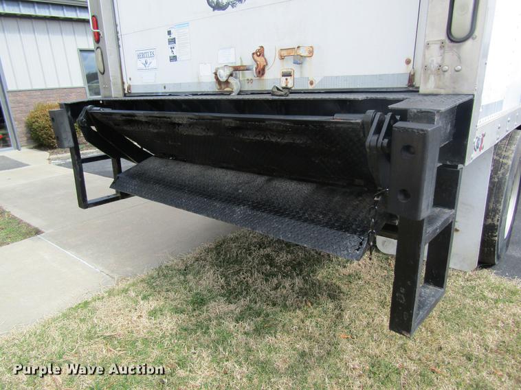 image for item DC4424 2001 Freightliner FL60 refrigerated van truck