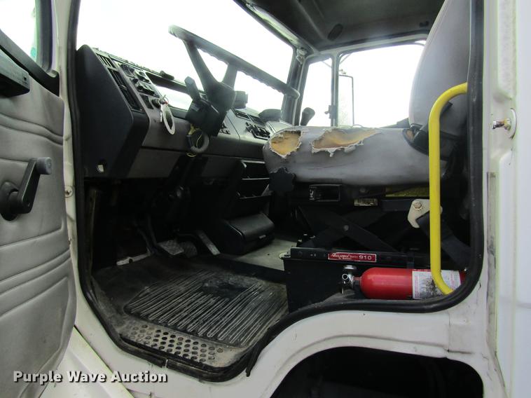 image for item DC4424 2001 Freightliner FL60 refrigerated van truck