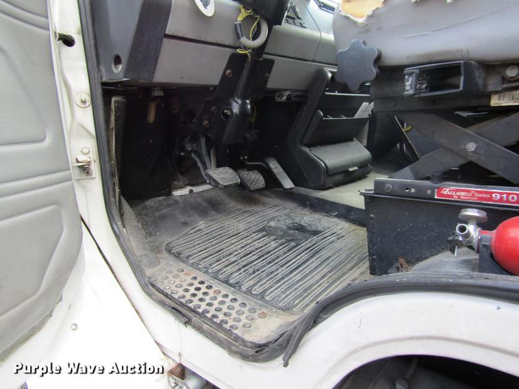 image for item DC4424 2001 Freightliner FL60 refrigerated van truck