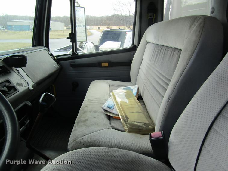 image for item DC4424 2001 Freightliner FL60 refrigerated van truck