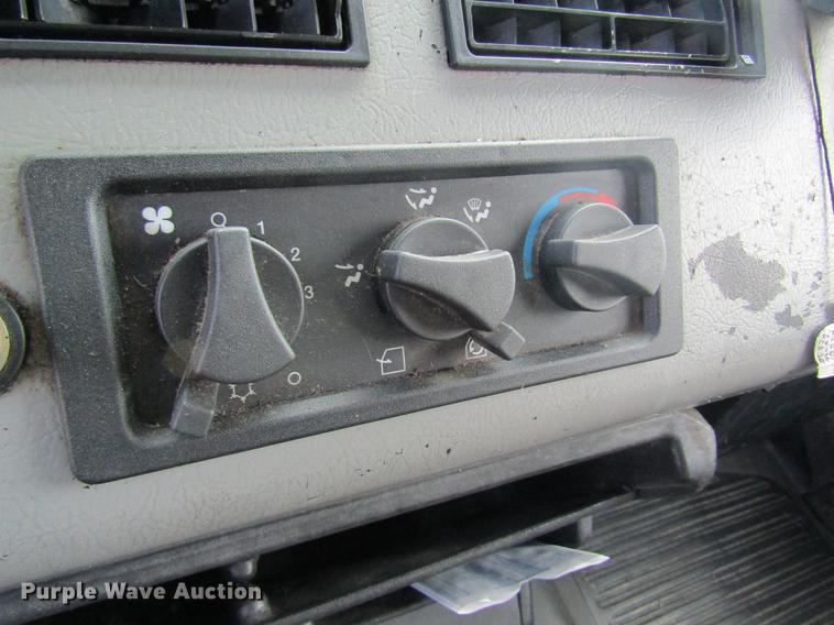 image for item DC4424 2001 Freightliner FL60 refrigerated van truck