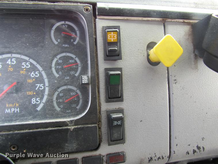 image for item DC4424 2001 Freightliner FL60 refrigerated van truck