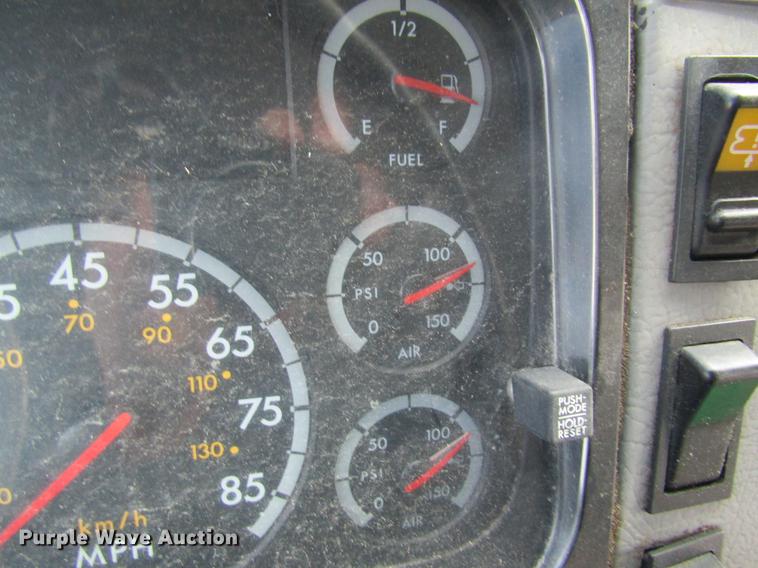 image for item DC4424 2001 Freightliner FL60 refrigerated van truck