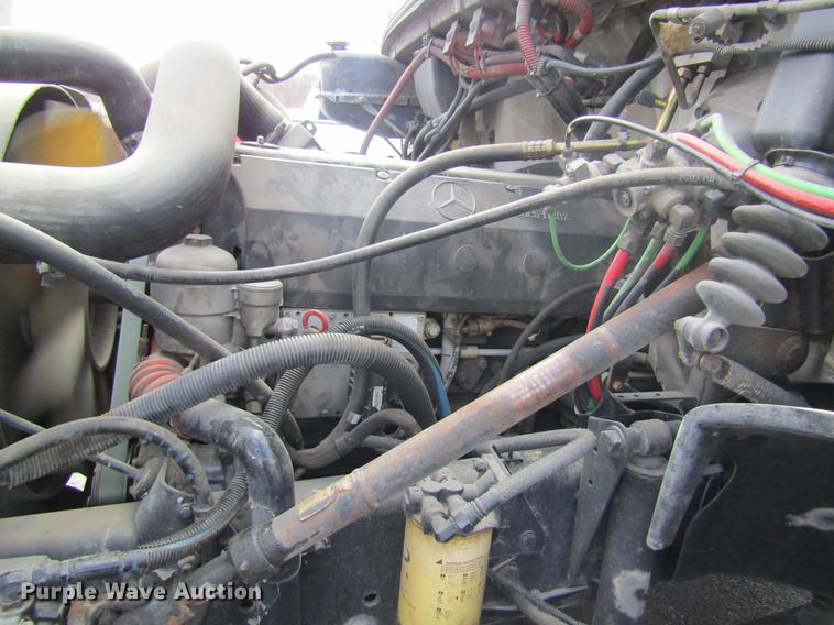 image for item DC4424 2001 Freightliner FL60 refrigerated van truck