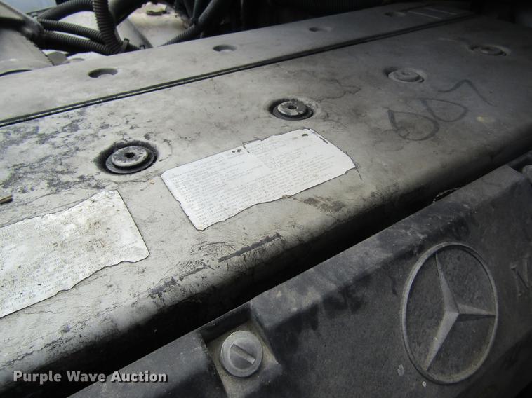 image for item DC4424 2001 Freightliner FL60 refrigerated van truck