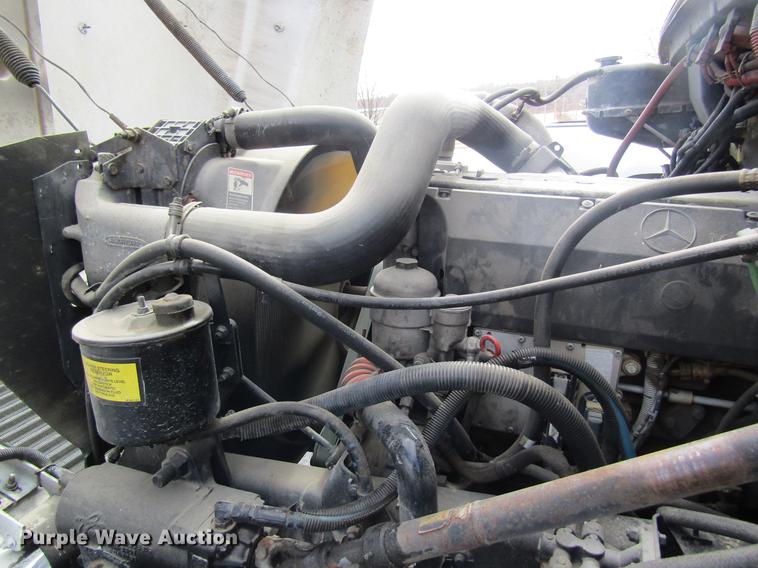 image for item DC4424 2001 Freightliner FL60 refrigerated van truck