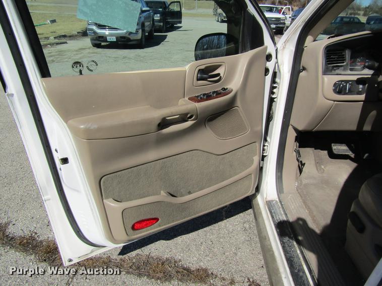 image for item DC4450 2001 Ford Windstar van