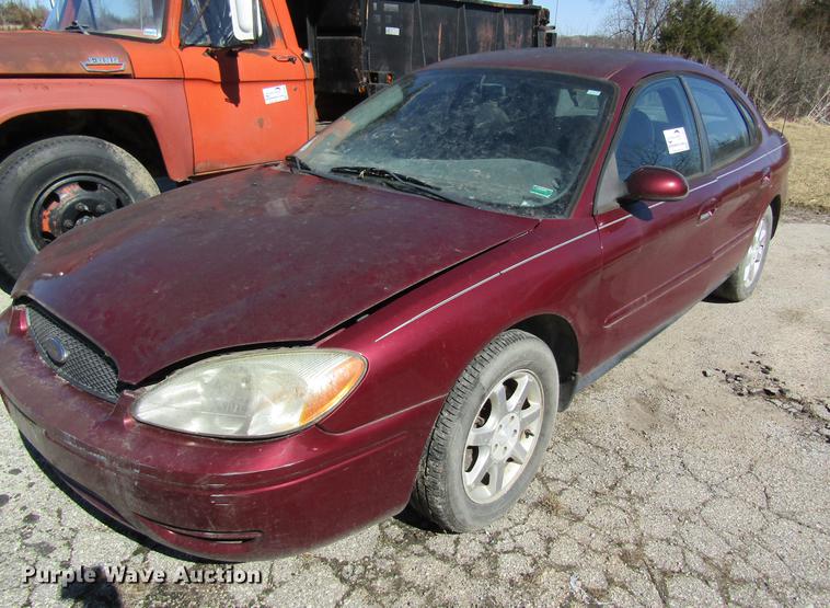 image for item DC4451 2006 Ford Taurus