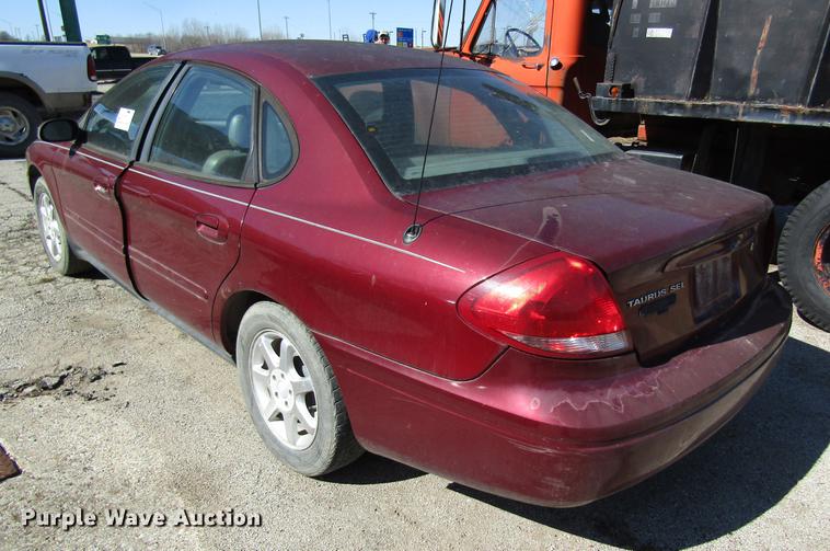 image for item DC4451 2006 Ford Taurus