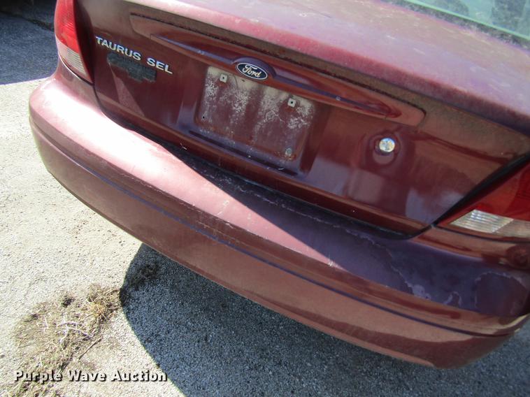 image for item DC4451 2006 Ford Taurus