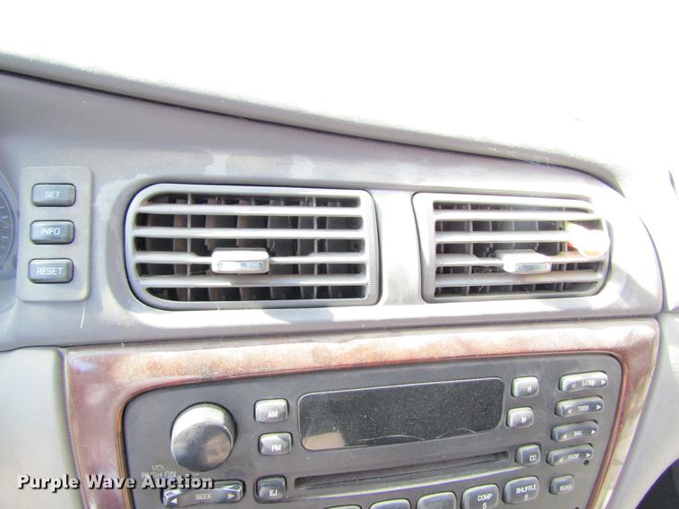 image for item DC4451 2006 Ford Taurus