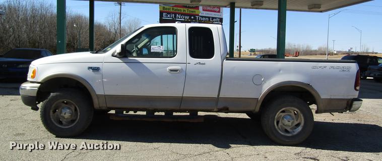 image for item DC4453 2001 Ford F150 SuperCab pickup truck