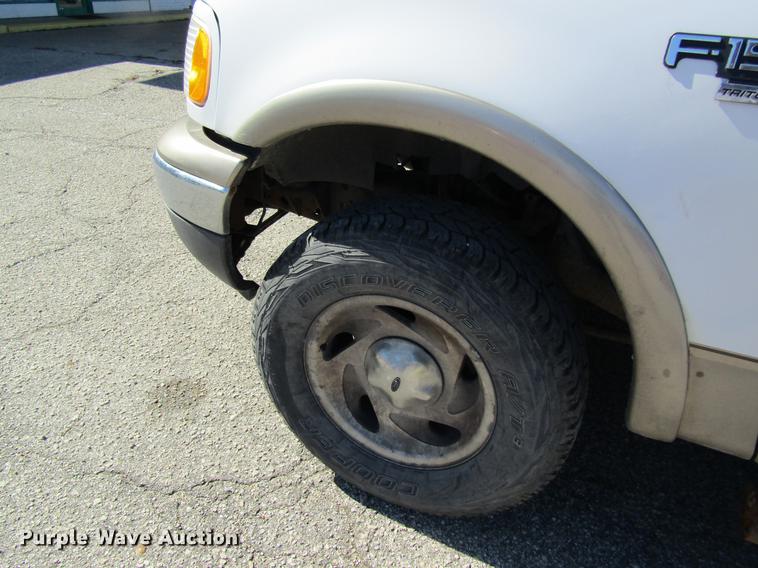 image for item DC4453 2001 Ford F150 SuperCab pickup truck