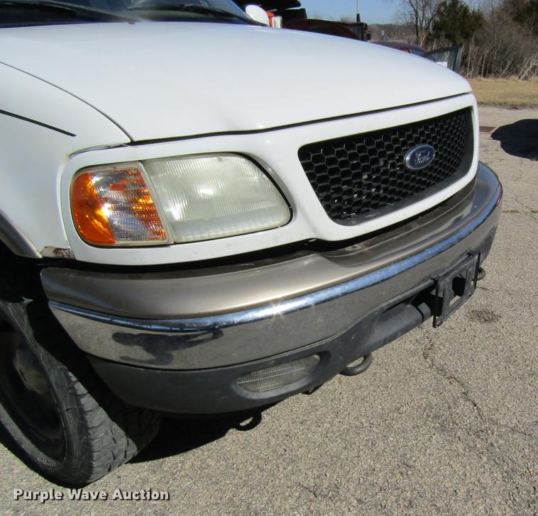 image for item DC4453 2001 Ford F150 SuperCab pickup truck