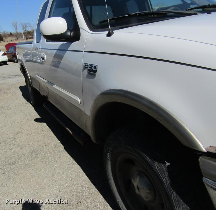 image for item DC4453 2001 Ford F150 SuperCab pickup truck