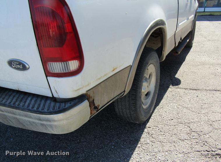 image for item DC4453 2001 Ford F150 SuperCab pickup truck
