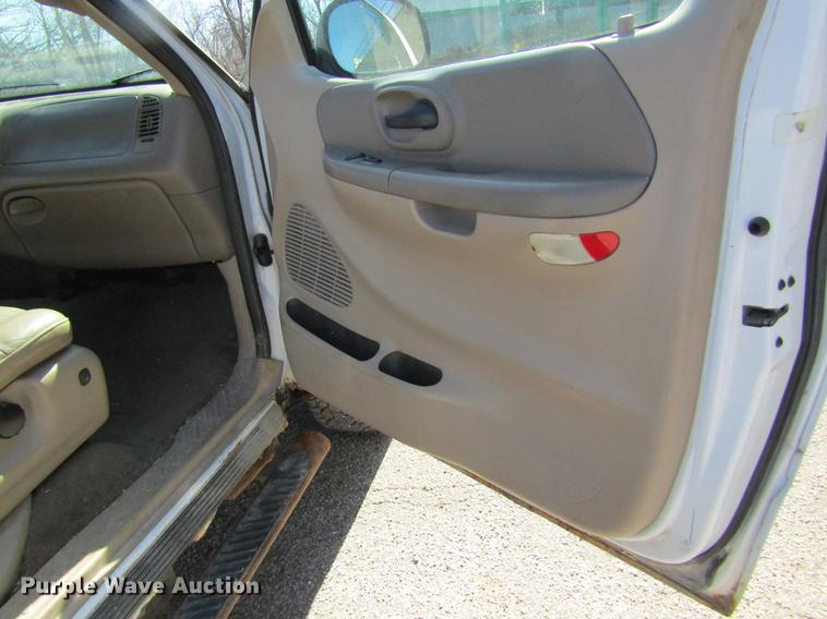 image for item DC4453 2001 Ford F150 SuperCab pickup truck