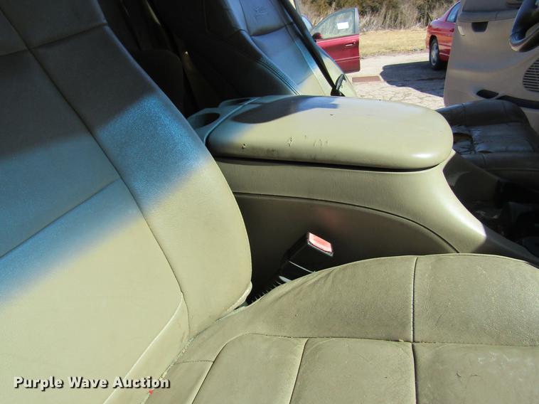 image for item DC4453 2001 Ford F150 SuperCab pickup truck