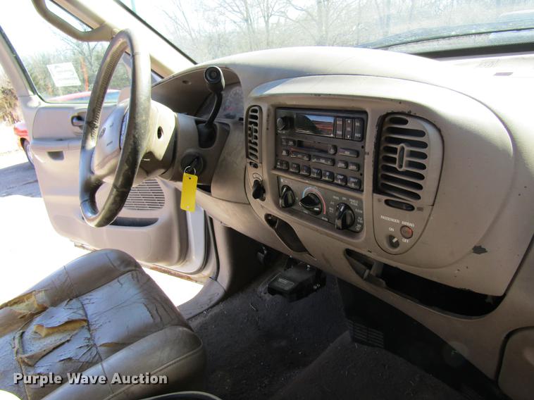 image for item DC4453 2001 Ford F150 SuperCab pickup truck