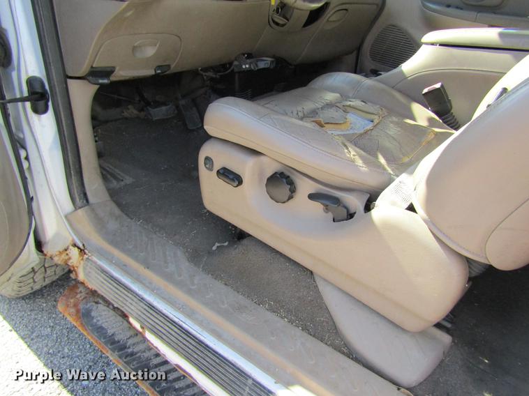 image for item DC4453 2001 Ford F150 SuperCab pickup truck