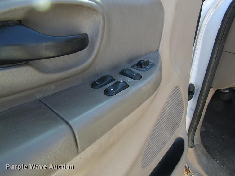 image for item DC4453 2001 Ford F150 SuperCab pickup truck