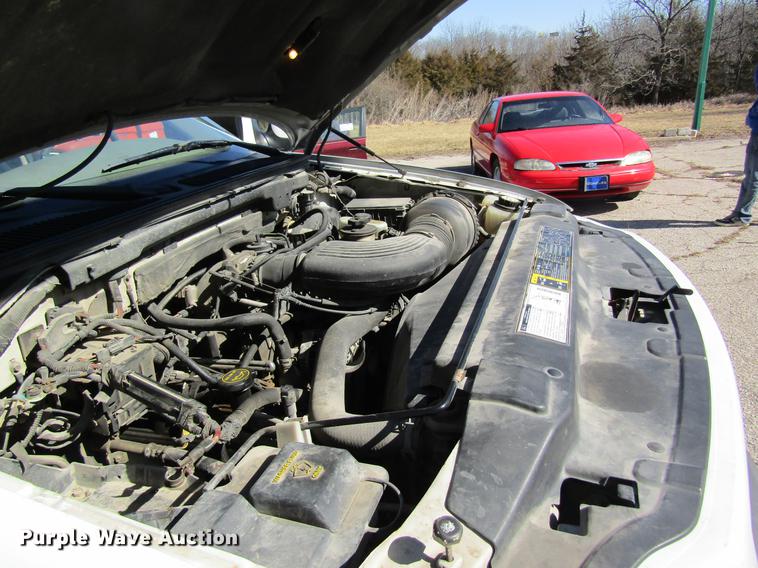 image for item DC4453 2001 Ford F150 SuperCab pickup truck