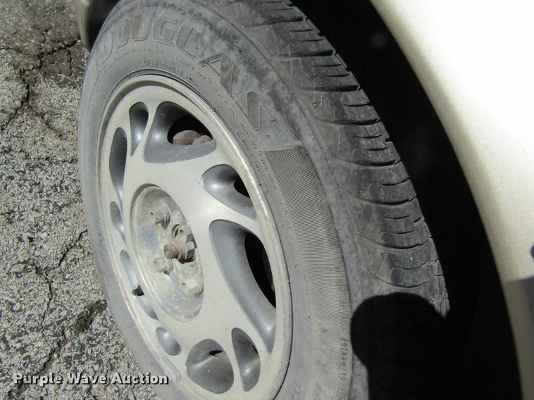 image for item DC4454 1996 Saturn SL