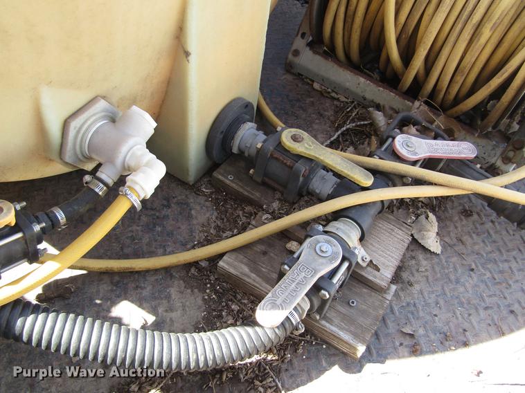 image for item DD8733 2001 Superior tank trailer