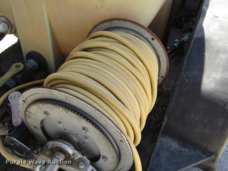 image for item DD8733 2001 Superior tank trailer