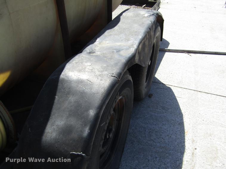 image for item DD8733 2001 Superior tank trailer