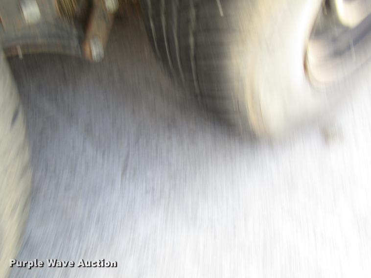 image for item DD8733 2001 Superior tank trailer