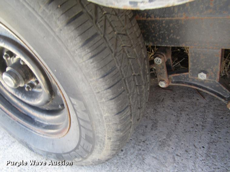 image for item DD8733 2001 Superior tank trailer