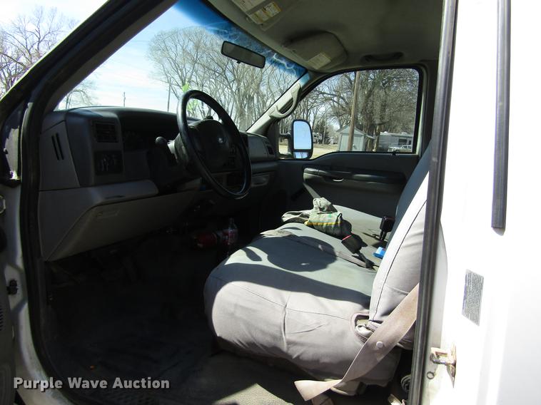 image for item DD8734 1999 Ford F250 Super Duty utility bed pickup truck