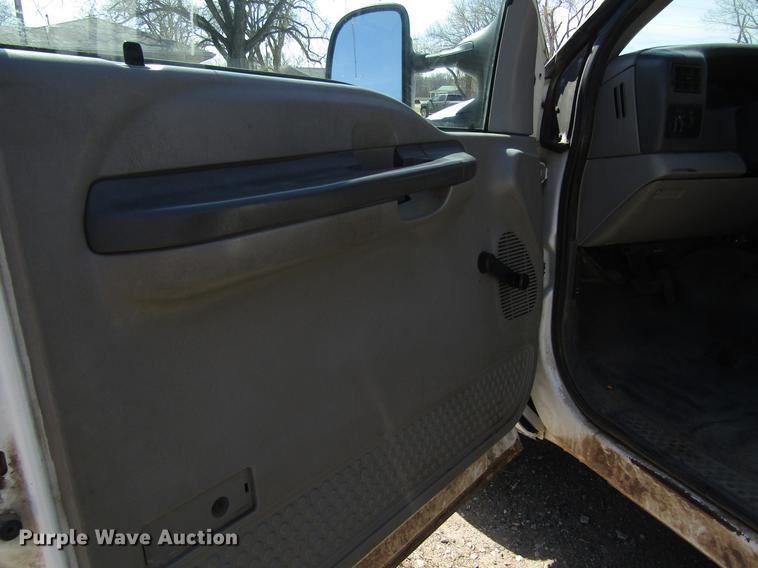 image for item DD8734 1999 Ford F250 Super Duty utility bed pickup truck