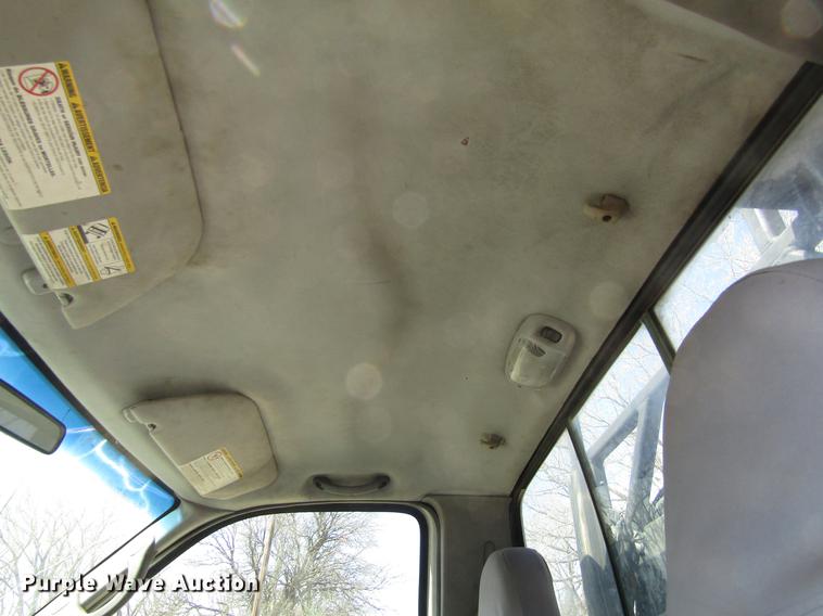 image for item DD8734 1999 Ford F250 Super Duty utility bed pickup truck