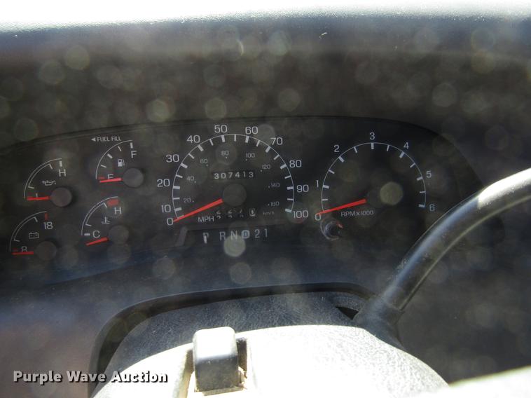 image for item DD8734 1999 Ford F250 Super Duty utility bed pickup truck