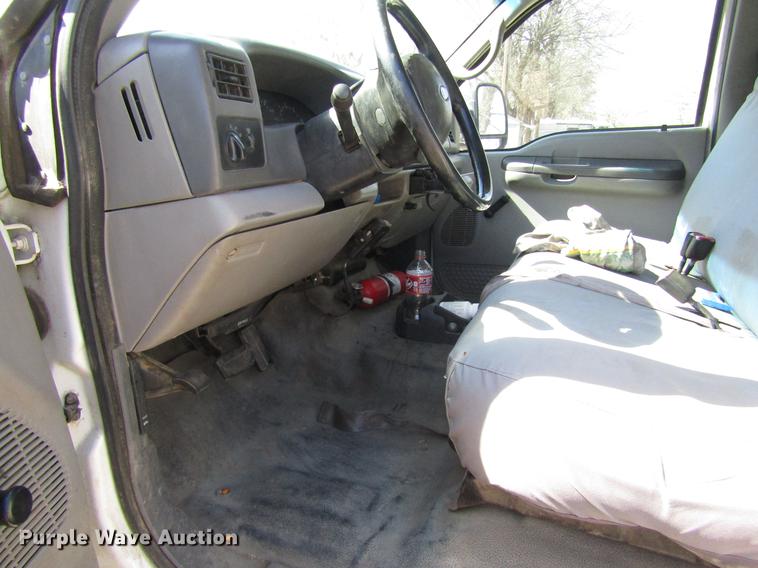 image for item DD8734 1999 Ford F250 Super Duty utility bed pickup truck