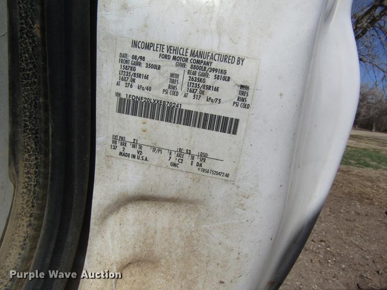 image for item DD8734 1999 Ford F250 Super Duty utility bed pickup truck