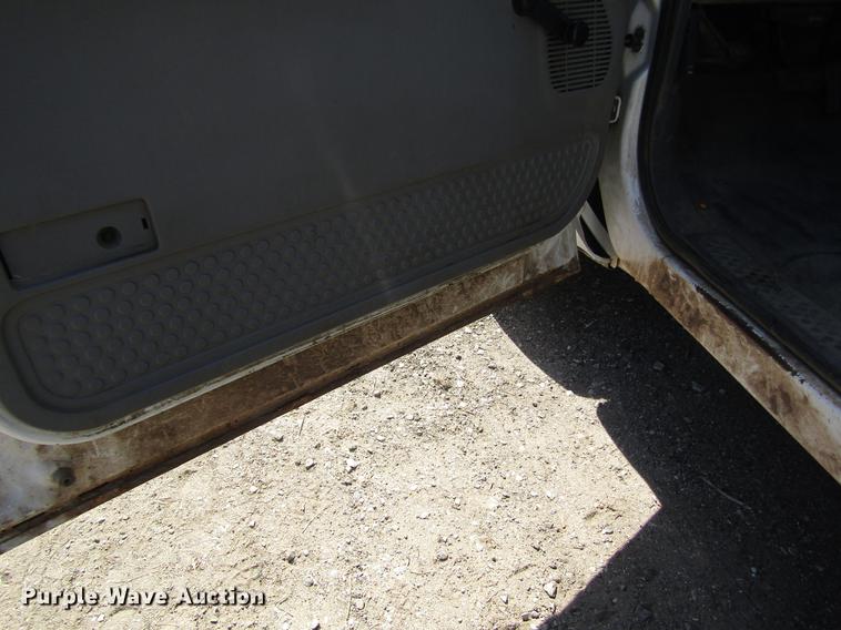 image for item DD8734 1999 Ford F250 Super Duty utility bed pickup truck