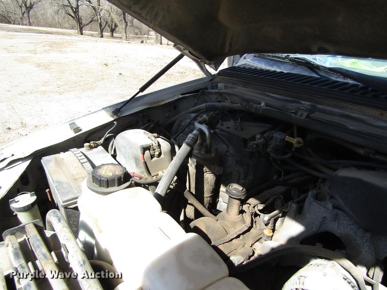 image for item DD8734 1999 Ford F250 Super Duty utility bed pickup truck