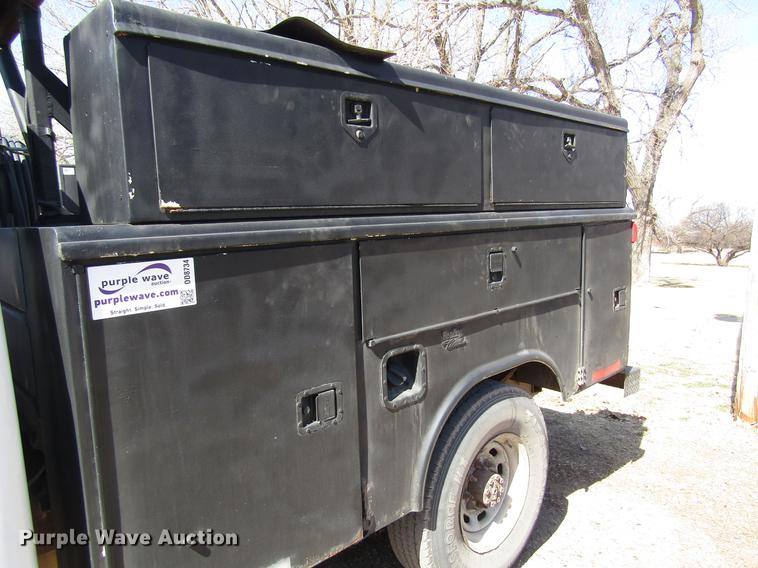 image for item DD8734 1999 Ford F250 Super Duty utility bed pickup truck