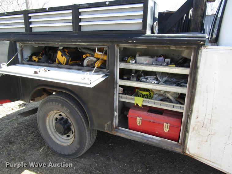 image for item DD8734 1999 Ford F250 Super Duty utility bed pickup truck