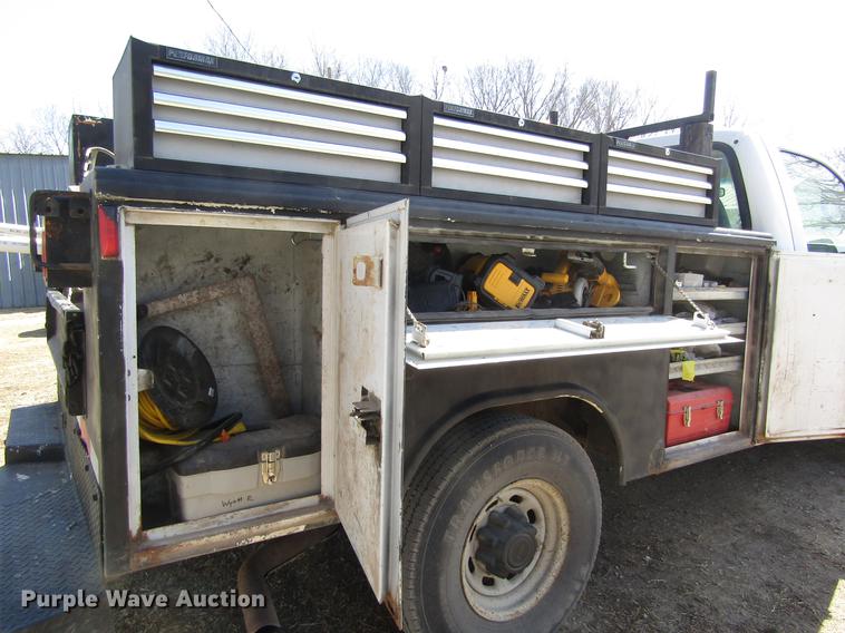 image for item DD8734 1999 Ford F250 Super Duty utility bed pickup truck