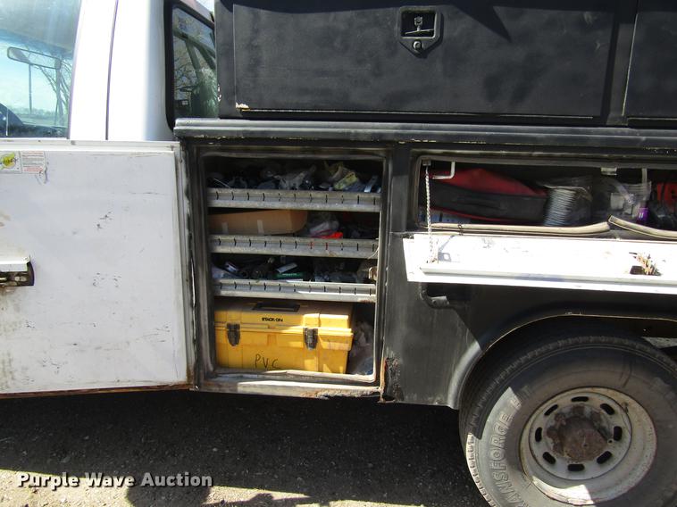 image for item DD8734 1999 Ford F250 Super Duty utility bed pickup truck