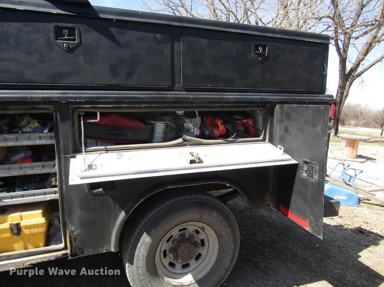 image for item DD8734 1999 Ford F250 Super Duty utility bed pickup truck