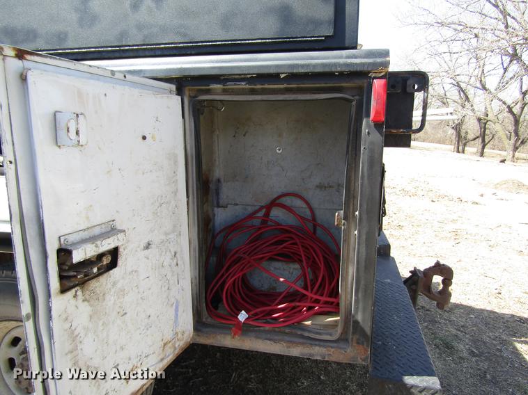 image for item DD8734 1999 Ford F250 Super Duty utility bed pickup truck