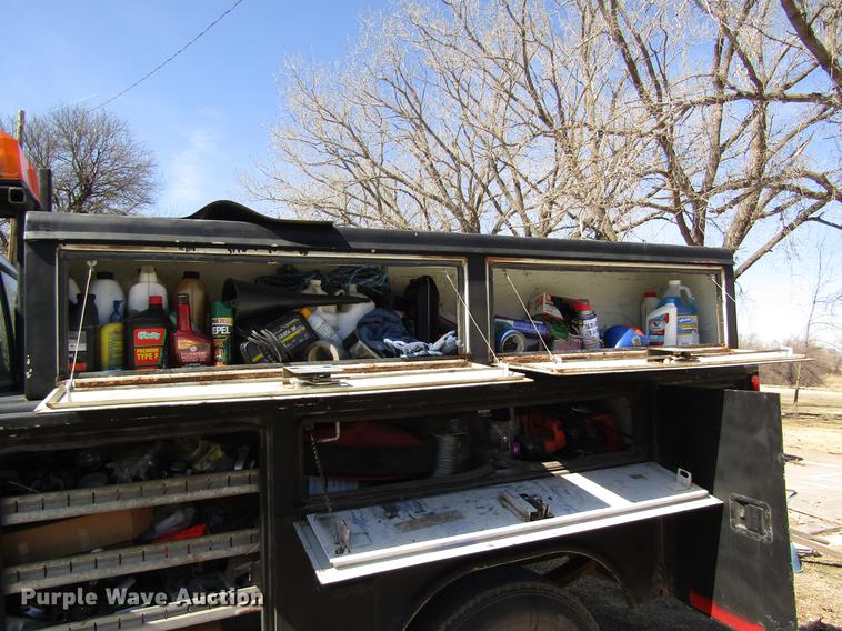 image for item DD8734 1999 Ford F250 Super Duty utility bed pickup truck