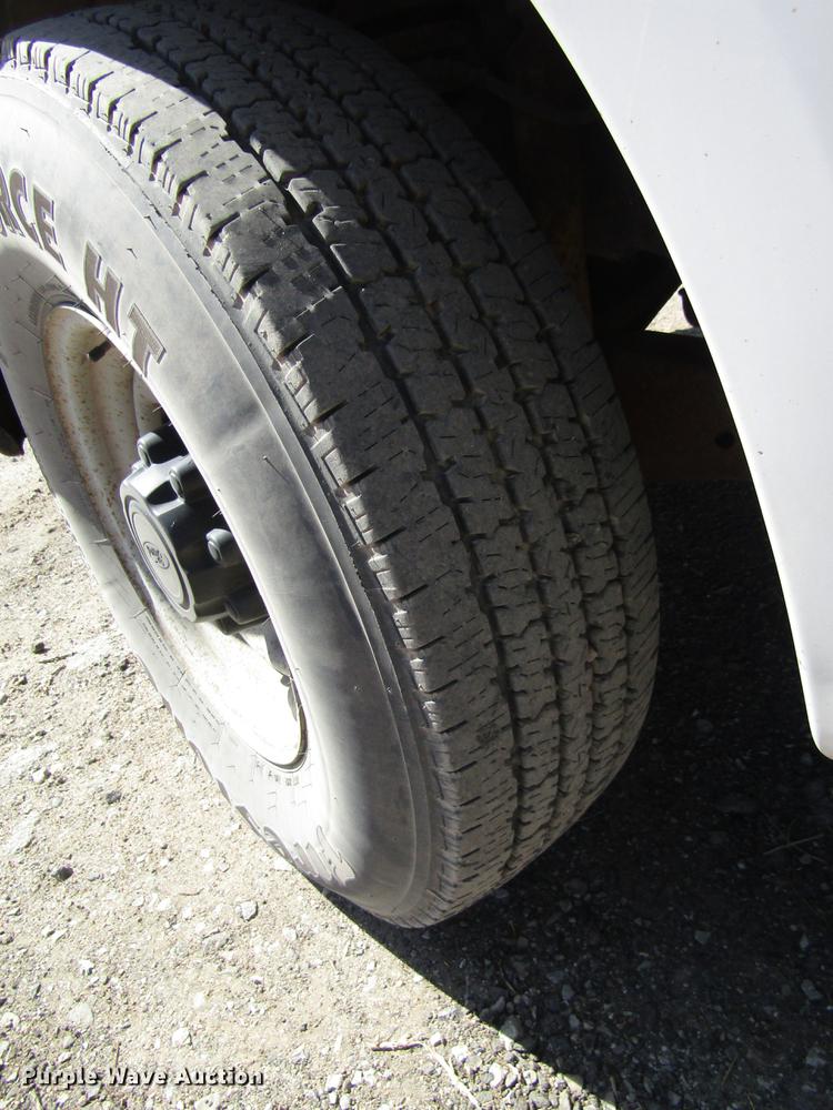 image for item DD8734 1999 Ford F250 Super Duty utility bed pickup truck